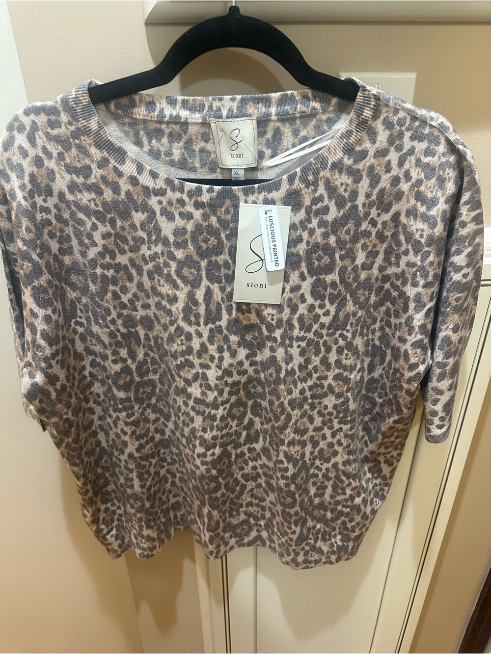 Gorgeous Sioni Leopard Print Short Sleeve Crewneck Top - Taupe, Gray